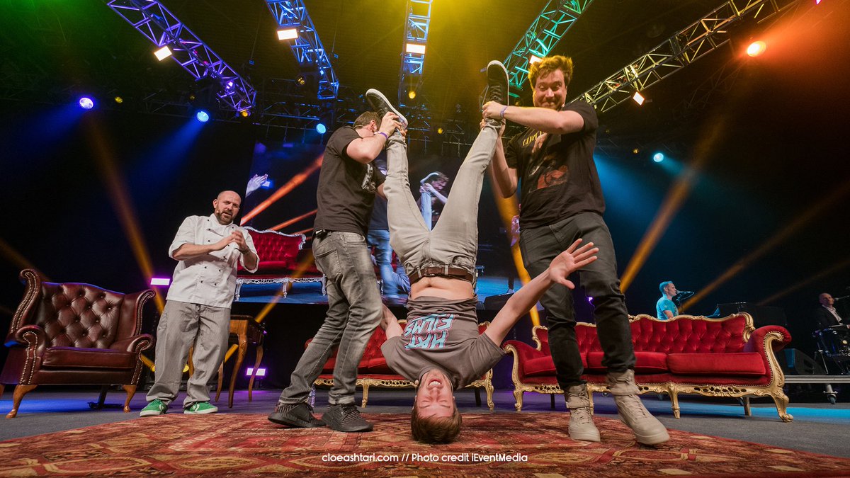 cacreative_uk's tweet photo. Today I’m sharing my favourite moments of producing shows at Insomnia Gaming Festival. From @HighRollersDnD, co-writing our gameshow Nerds &amp; Noobs, putting creators to the test in Pros VS Creators, to orchestrating a talkshow with a live band and @Nick_Haywood cooking 🍳 https://t.co/LVPYuei8K2