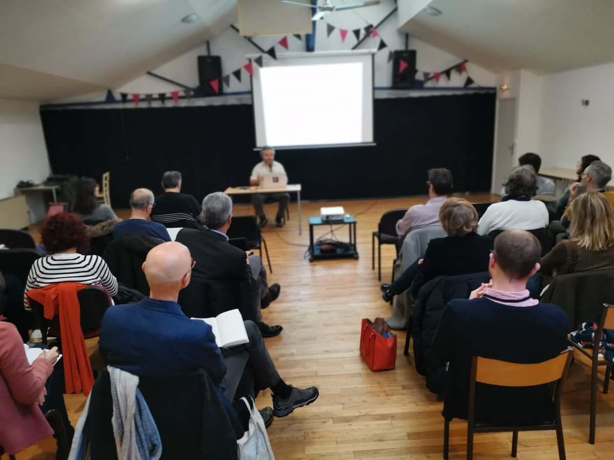 gervaise63's tweet photo. Hier nous participions à la conf "la fin des marques territoriales ?"#industriescreatives #identites #stratégiesterritoriales. Merci @le_damier63 d'avoir incité cette rencontre et à #DiegoLandivar pour sa présentation !#conference #culture #positionculturel #marketingterritorial https://t.co/JE15bg1y9Q