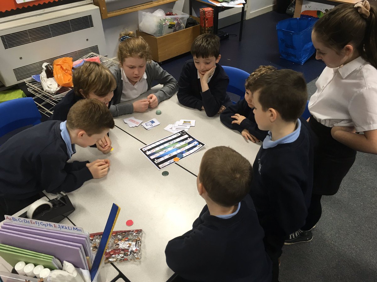 WinchburghPS's tweet photo. The digital group are learning about our digital footprint, digital safety and coding on scratch. #digitallearning #verticalgroups @wldigilearn https://t.co/AKNpH2RZJw