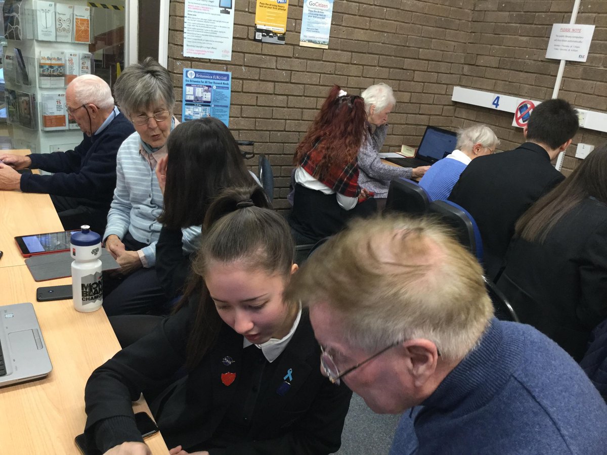 EDLC_Culture's tweet photo. We're celebrating library volunteers this #InternationalVolunteersDay! #MilngavieLibrary are proud to work with S6 volunteers from @DouglasAcad They provide assistance at Tablet Tips on Tuesday mornings, solving problems and queries about mobile devices, apps, email and more 📱 https://t.co/7yZII0g4vJ