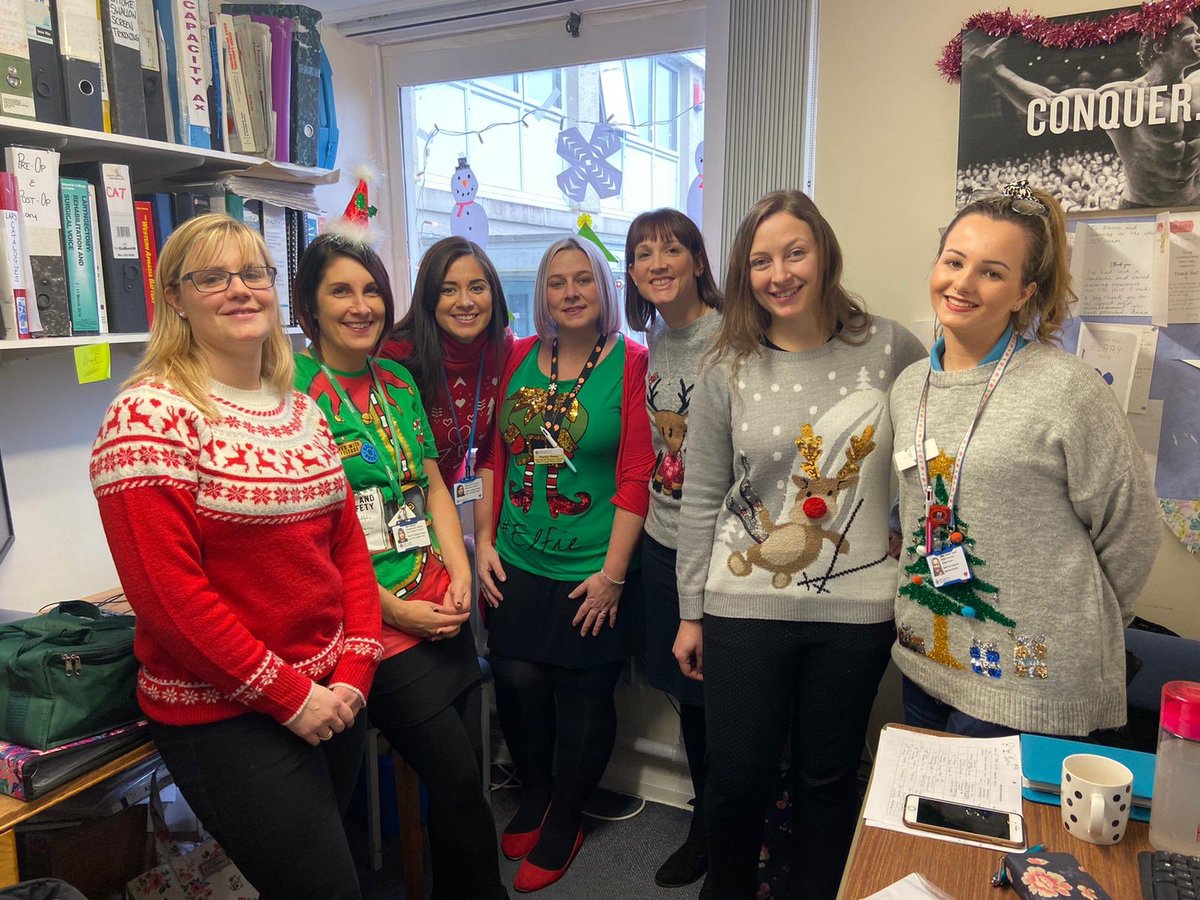 sonia_mallon's tweet photo. GGH speech therapy team supporting Hywelddahealth charities in our Christmas jumpers @HywelDdaHB @SteveIMoore @AlisonOlliemeg #ChristmasJumperDay #SLT https://t.co/VznvcQITFw