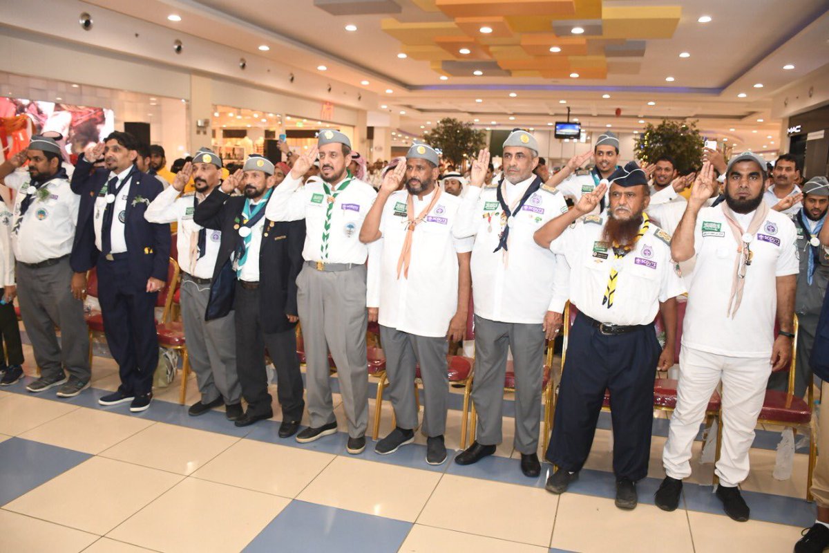 شاركت كشافة نادي الوطن في فعاليات #جمعية_الكشافة_العربية_السعودية في #اليوم_العالمي_للتطوع والمقام في #الراشد_مول والتي أقيمت مساء الأمس الخميس الموافق ٨ / ٤ / ١٤٤١هـ - الخامس من ديسمبر-٢٠١٩م بحضور رئيس العضويات بجمعية الكشافة الدكتور عبدالله بن جحلان
#التطوع