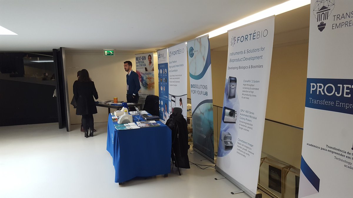microbiotec19's tweet photo. Our coffe breaks aren't just for coffee and snacks. Coffee breaks are also an excellent time to meet all the science comercial companies. #MicroBiotec19 #UC #FCTUC https://t.co/gz5CSfZyjq