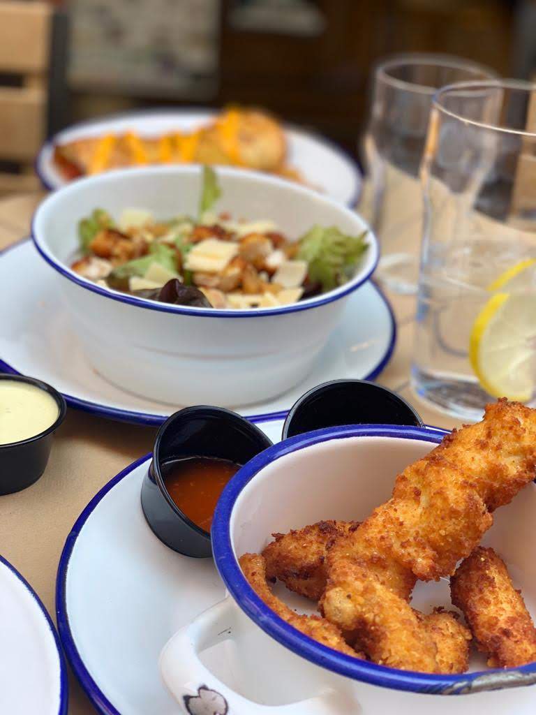 Momentos únicos se merecen lugares únicos 💫

Si aún te quedan dudas sobre cuál es el mejor plan para disfrutar del puente ... no lo pienses más, #tribecaleon 🍔🥯 es el lugar adecuado.

No lo pienses más y ven a crear tu momento único 😉

#foodporn #comida #restaurante