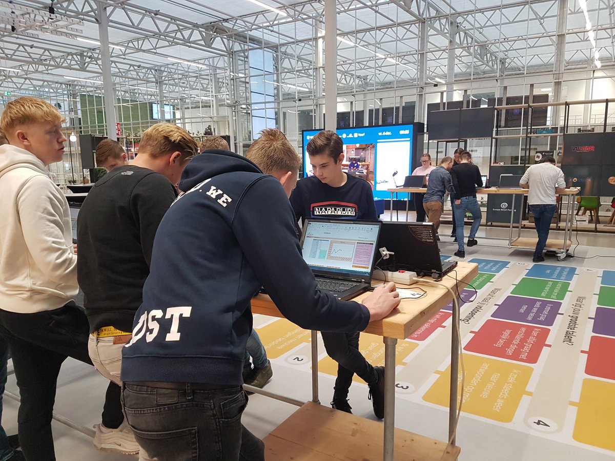 Vandaag strijden 5 klassen met studenten <a href="/MBOWestland/">MBO Westland</a> om de titel ‘Data Expert 2019’. Telersvereniging <a href="/CooperatieDOOR/">Coöperatie DOOR</a> organiseert voor de eerste keer deze ‘DOOR Data Challange’, zodat studenten kennismaken met het praktisch toepassen van data.

worldhorticenter.nl/nl/nieuws/stri…'