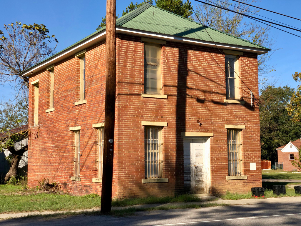 emt_chris's tweet image. The Salley Jail was built in 1913. It was built as a jail
with a courtroom upstairs. The building has been vacant since the 1970s.
#salleysc #southcarolina #exploresc #discoversc #exploresouthcarolina #discoversouthcarolina #visitsc #travelsc #explore_carolinas #nrhp #oldjail