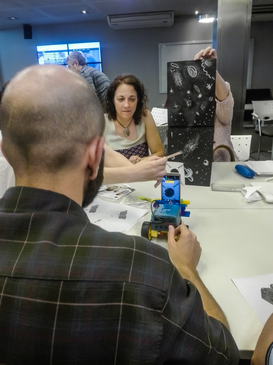 Angeles_18_55's tweet photo. Ayer en la #Universidadblaspascal con el equipo de #rasti robótica y el profesor Rene Romero de #Salta compartimos un excelente taller de #Cine y #robotica. Gracias a los colegios participantes por acercarse, explorar, divertirse y aprender conmigo.
#Iwelaeducacion #tecnologias https://t.co/fs3RxiVIiZ