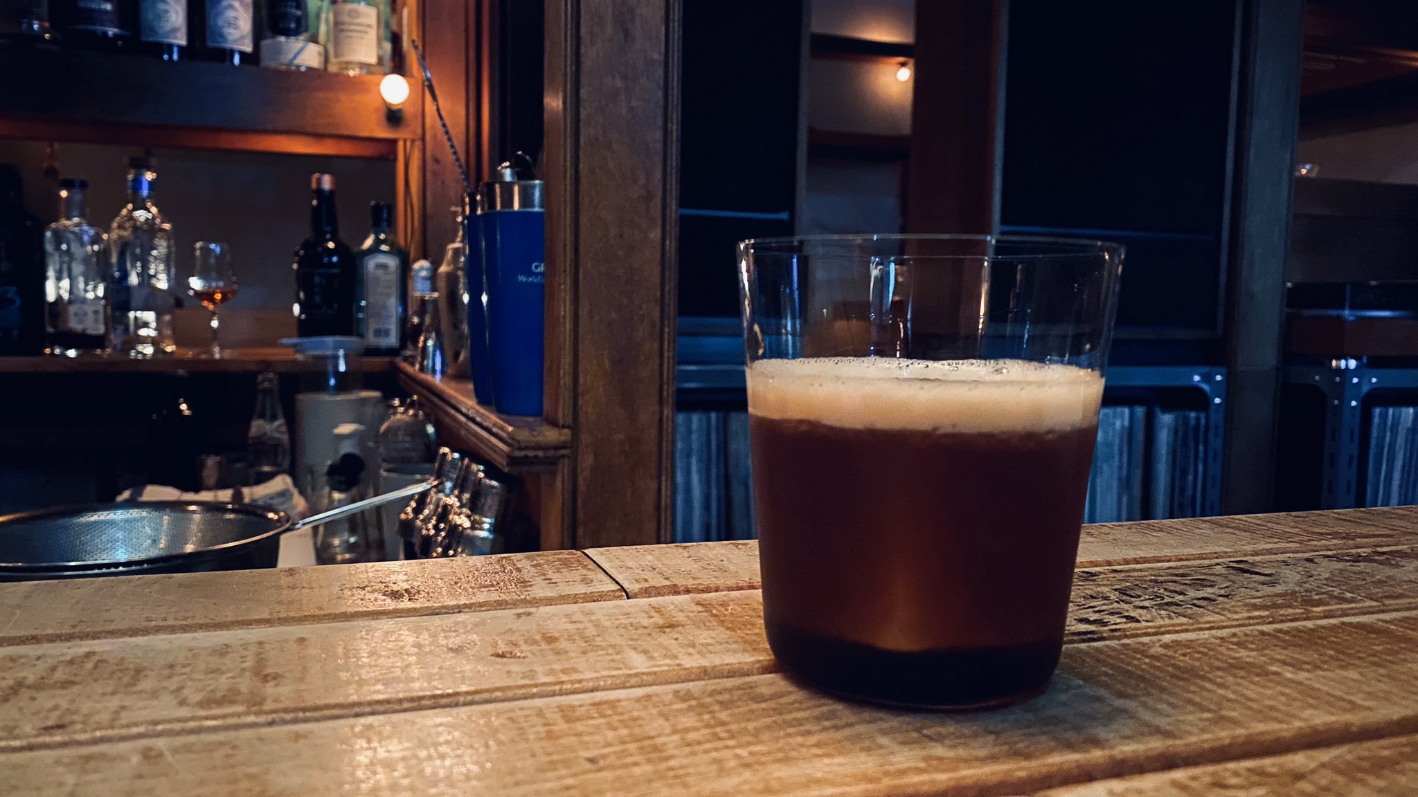 ミニマログ 偏愛ミニマリスト 金曜 行きつけのバーで コーヒーのカクテルを飲みながら一週間を振り返る こういう時間も好きだ T Co Dwcxa39cts Twitter