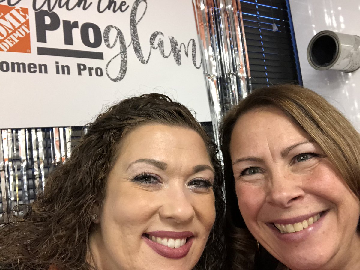 SallySebastyn's tweet photo. This fierce Woman in Pro is an inspirational leader! Thank you for sharing your story @KimberlyDeJesso! And, rocking those heels! #womeninpro #proglam https://t.co/EYdjnvH9Jb