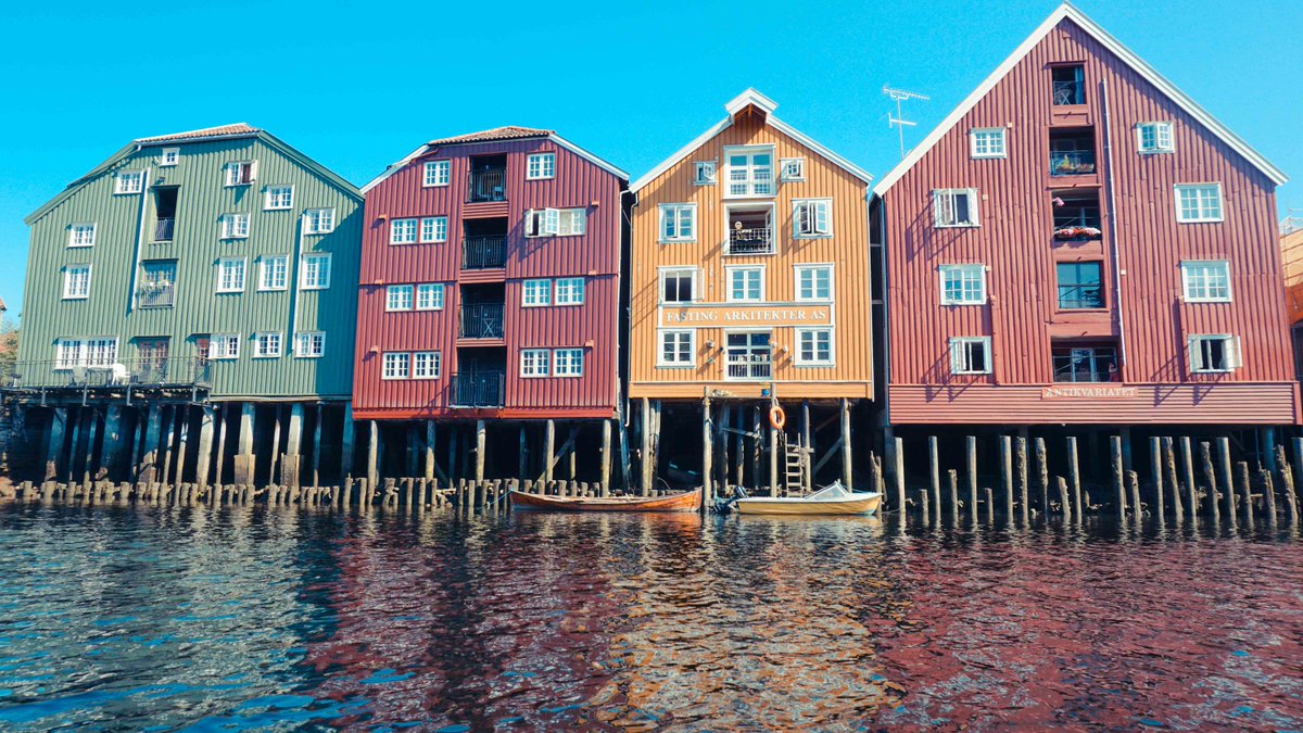RanjanPalTravel's tweet photo. Trondheim’s colourful clapperboard stilt houses are reflected perfectly in the Nidelva.

@exploretrondelag #exploretrondelag
.
.
.
#Travel #BeautifulPlaces #TravelWriter #beautifuldestinations #traveller #Norway #exploremore #ig_nature #ig_myshots #visualheaven #earth_focus https://t.co/cNogvhuq9S