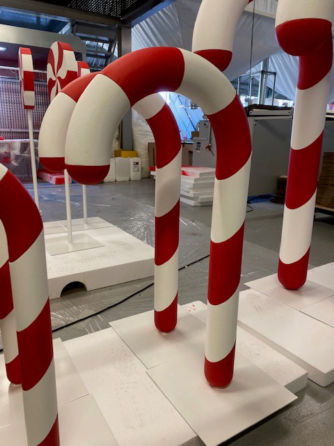 LG__Display's tweet image. Our #Christmas #Prop elves have been hard at work getting #VM &amp;amp; #Display items ready for the #festive season! Looking good enough to eat!