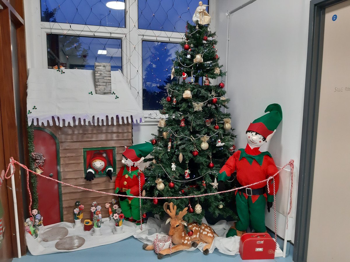 So decorations complete on Eden ward <a href="/RCHTWeCare/">Royal Cornwall Hospitals NHS Trust</a>. Mmm now where can that naughty elf be hiding??? #xmas