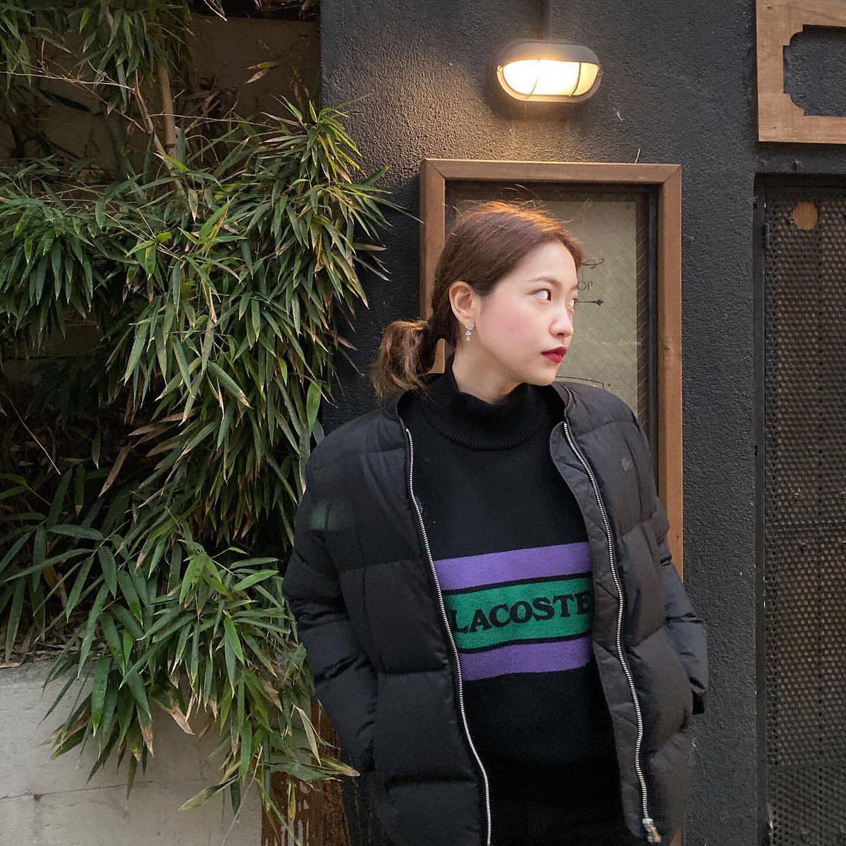YR_archive's tweet photo. Q. 어느덧 데뷔 6년 차가 되었네요. 어떠한 부분이 가장 크게 변했나요?
예리_저 자신에 대해서 더 잘 알게 된 것? 데뷔 초에도, 더 어릴 때도 일상을 그냥 흘러가는 대로만 뒀어요. 어떻게 보면 일에 끌려다닌 것 같아요. 지금은 스스로에 대한 생각과 고민을 많이 하는 편이에요. 

-HIGHCUT Vol.253 https://t.co/RR6ZhHxgVm