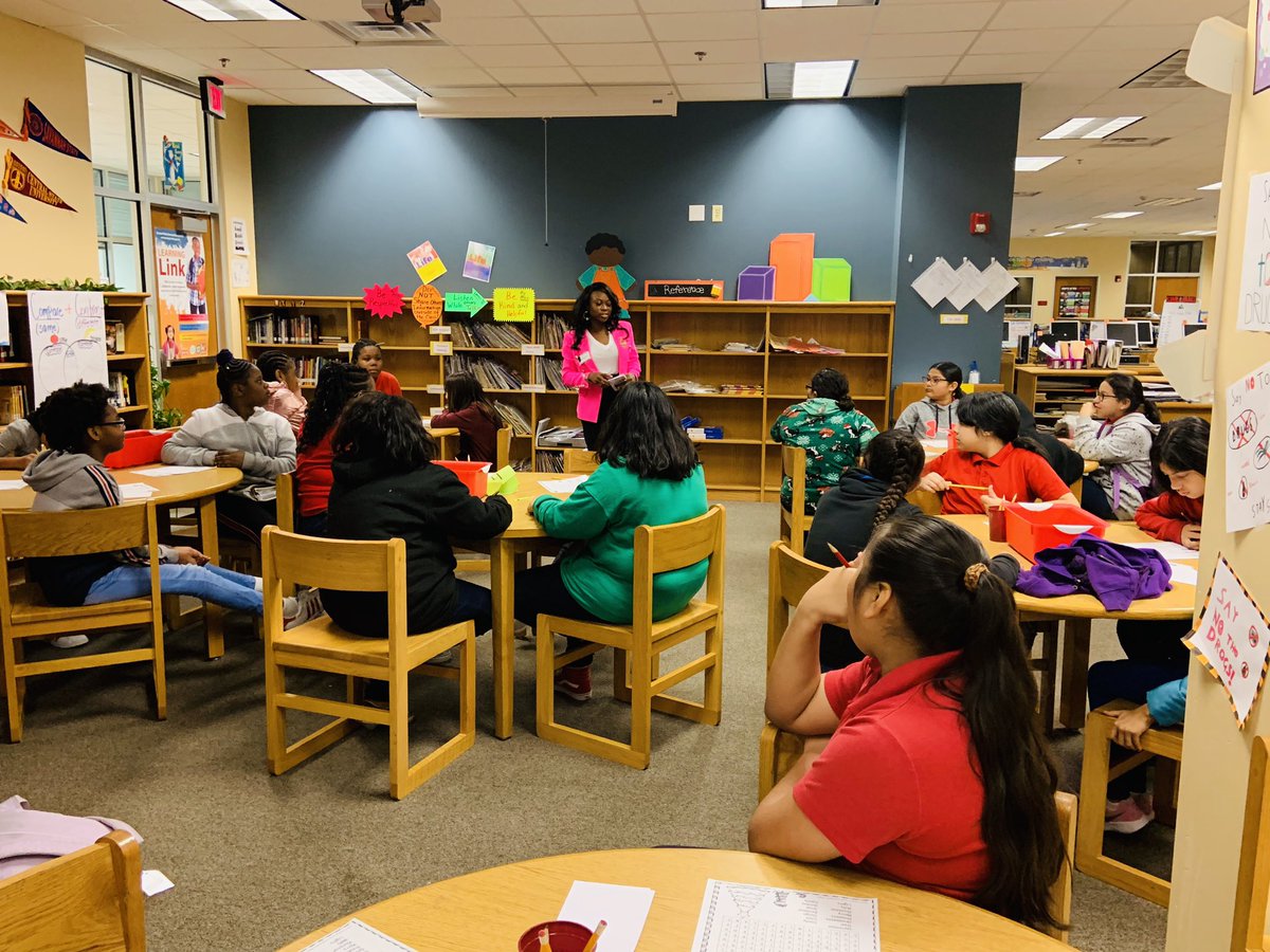 BrendellaChavis's tweet photo. Increasing confidence and self-esteem while emphasizing positive body image. @HighlandHtsES #Wraparound #GirlPower #ChicksWithClass https://t.co/sIhnpYElPf