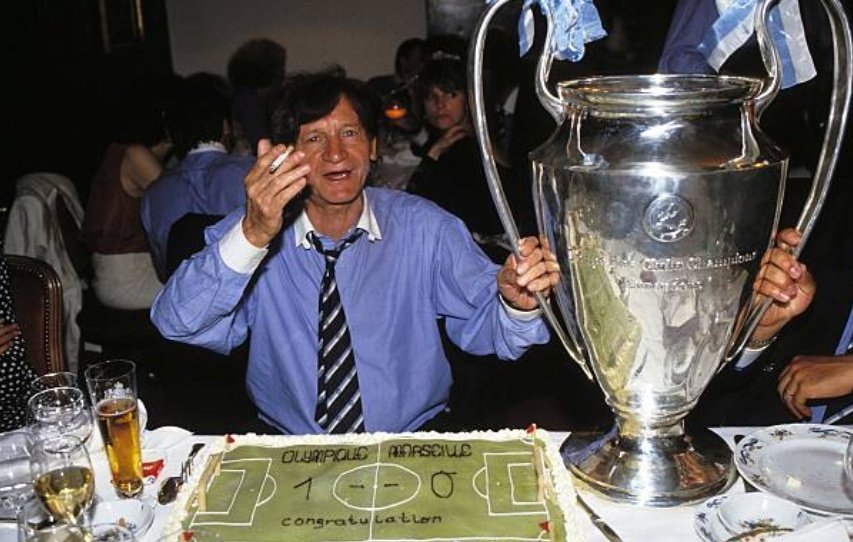 Jadeangelina83's tweet photo. 15 ans aujourd'hui que tu nous as quitté #RaymondGoethals. L'#OM et son peuple te remercie encore 💙🙏 Une clope 🚬, une bière 🍻 et la coupe 🏆 tout ce que tu aimes ! https://t.co/xAQHR1NXs5