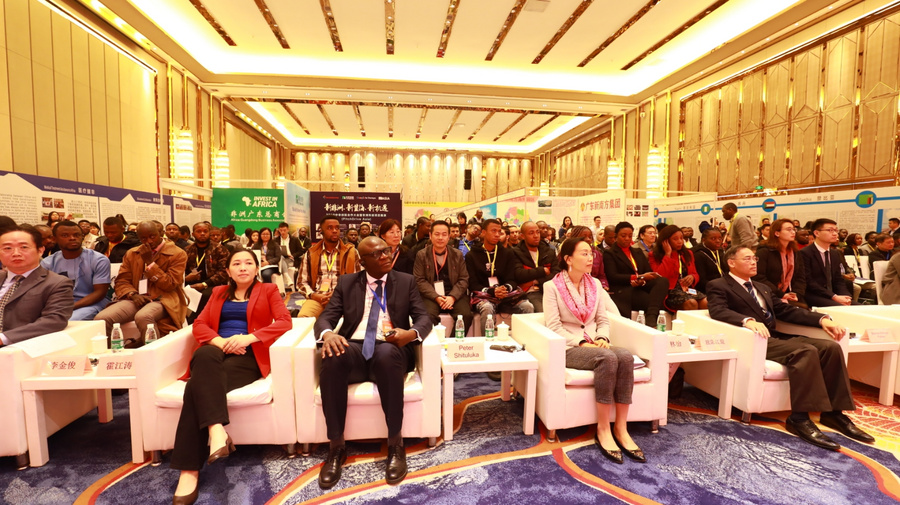 duapaafrica's tweet photo. Our CEO @motivatorfm360 was invited to share some insights during the Talent Exchange Forum at the 2019 #China-#Africa Human Capital Development Summit and Employment Fair held 4 African students in #Guangzhou ysterday @_AfricanUnion https://t.co/iy2PEEiFW5