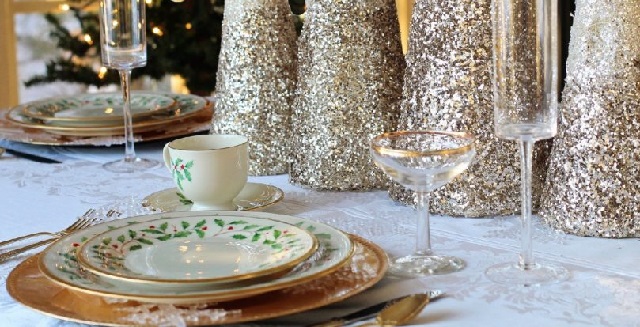 Recevoir une dizaine de personnes ou plus pour un repas de fêtes de fin d'année pose toujours des problèmes d’organisation. 
Voici quelques astuces pour que tout le monde soit bien installé à table. bit.ly/organiser-repa…