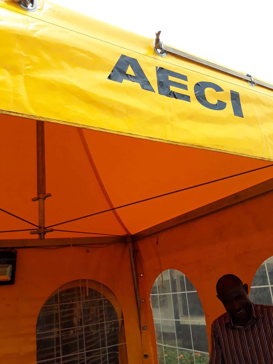 EpseGbesso's tweet photo. Au stand de l'association des écrivains de Côte d'ivoire,  nous avons rencontré M. Ouattara Vouha Sadia, un poète qui a vraiment du verbe, il a plusieurs oeuvres à son actif. #JLTPN2019 c'est trop top. C'est ouvert toute cette journée à côté du lycée technique de cocody https://t.co/LTlMZ4joYH