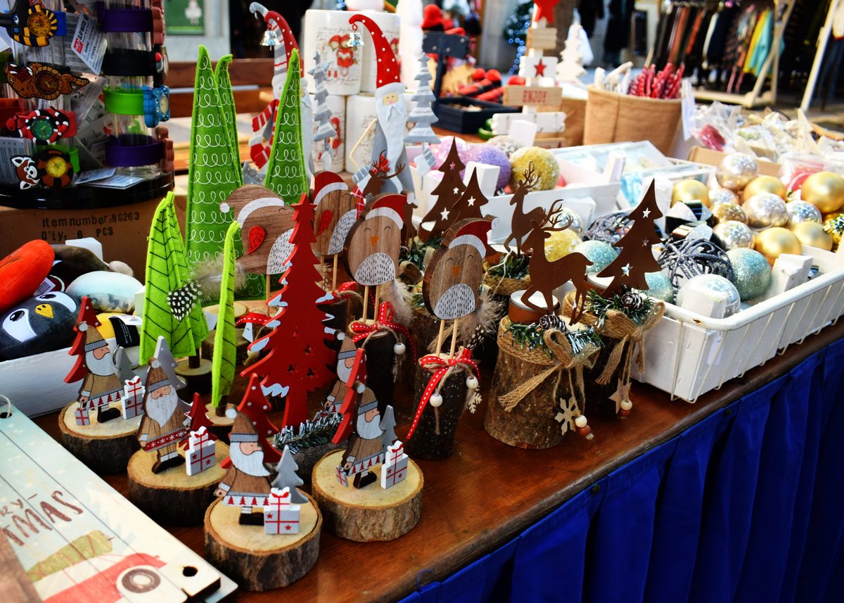 Primer dia de la Fira de Nadal i La Rambla plena!
Estarà oberta divendres, dissabte i diumenge, amb activitats, parades diverses i productes per a tota la família i tots els públics. No us la perdeu!!! 🎄 #Guixols
Més informació a: guixols.cat/agenda/7526-de…