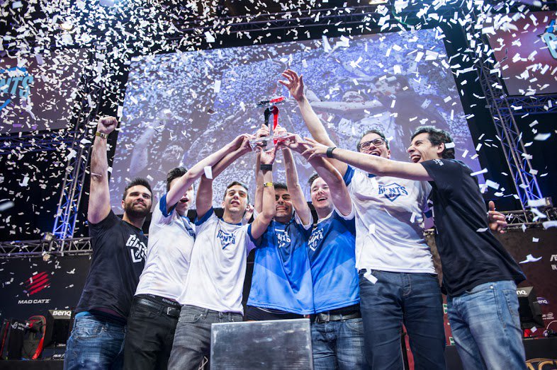LVPes's tweet photo. 📅 #TalDíaComoHoy en 2015 @GiantsGaming Underdoges ganaba la #FinalCupLoL 9 y @gBotsPRO ganaban la #FinalCupCS 9 :___) https://t.co/9WxeTHICUI