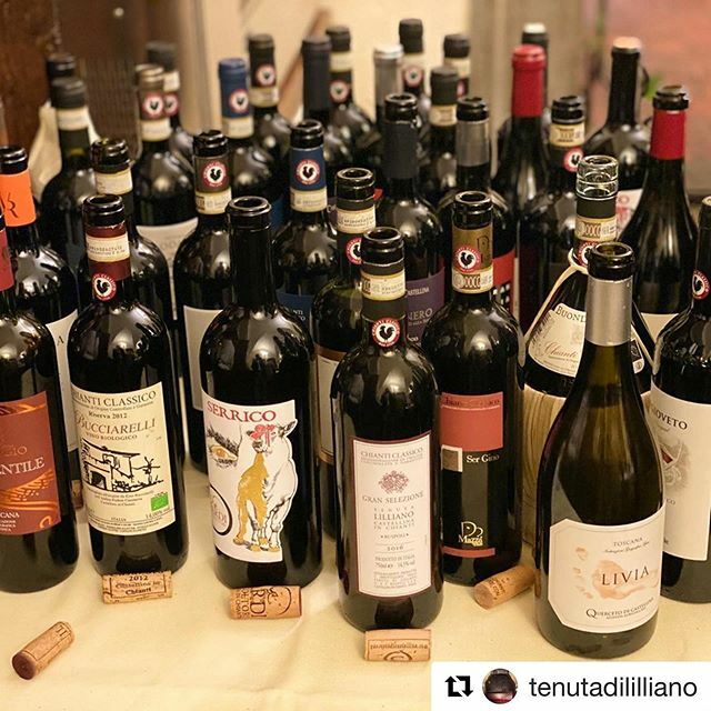 VitCastellina's tweet photo. 📸 from @tenutadililliano!
Last night line up ... dinner with producers of Castellina in Chianti &amp; wine writer Armando Castagno @viticoltoricastellina @armando_castagno #tenutadililliano #lilliano #ruspoli #alessandroruspoli  #ruspoliwine #ruspoliwine… https://t.co/ApaODn0CAZ https://t.co/hTmMNkmabj