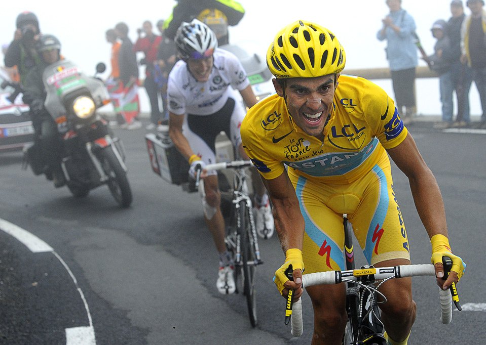 FXavierVidela's tweet photo. Hoy cumple 37 años... ¡Alberto Contador! El ídolo español logró 68 victorias en 'Pro'
🏆 Vuelta a España  ('14, '12, '08)
🏆 Tour de France  ('09, '07)
🏆 Giro d'Italia  ('15, '08)

"Prefiero que me recuerden por mi forma de correr", había dicho el 'Pistolero' antes del retiro. https://t.co/C7ByIbFXJF