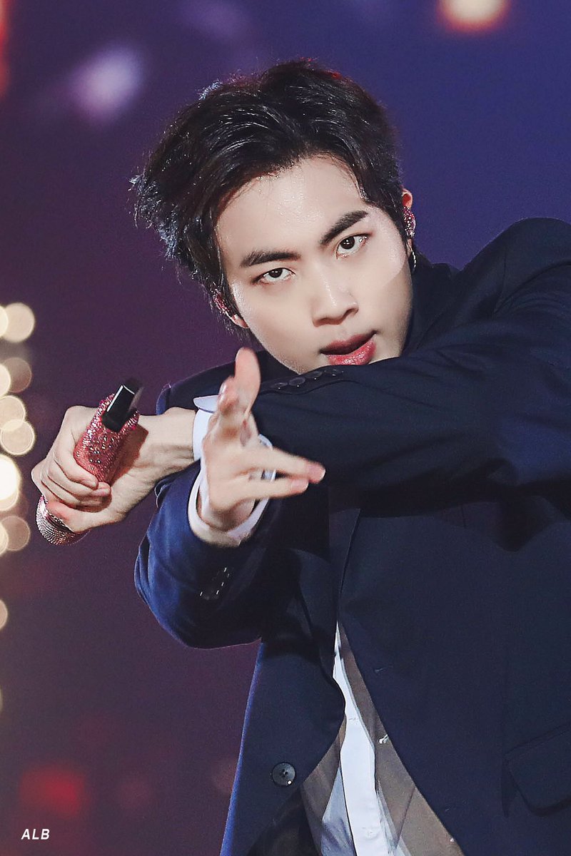 ALittleBraver92's tweet photo. 191204 MAMA #Jin #진 #석진 #김석진 @BTS_twt https://t.co/fMMvnS4r4y