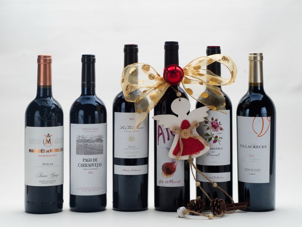 GourmetFoodES's tweet photo. 🍷🎁 Esta Navidad brinda por lo mejor... con lo mejor 😉. Una selección de nuestros mejores #vinos para disfrutar y regalar estos días con amigos y familiares: @MarquesMurrieta @PagoCarraovejas @FcaVillacreces @Can_feliu  y muchos más.
¡Visítanos en #Altafulla! https://t.co/okWIiz0D8l