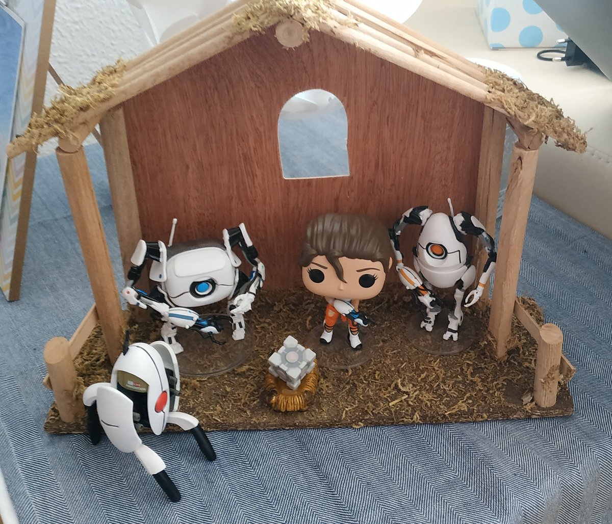 AngelCoomonte's tweet photo. Como cada aΓ±o, toca montar el #Portal de BelΓ©n π #TheCakeIsALie #ThinkWithPortals https://t.co/vlOJqWvrj8