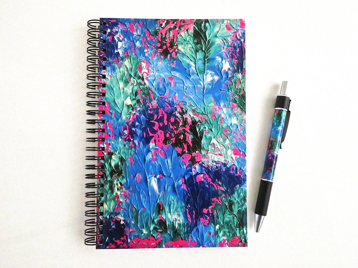 Looking for a really cool Christmas gift? My blue notebook &amp; pen set would make such a unique gift as it features my own original artwork!💚🎨🎄check it out in my Etsy shop now! etsy.com/uk/listing/710… #scottishbloggers #ukbloggers #fbloggers #bbloggers