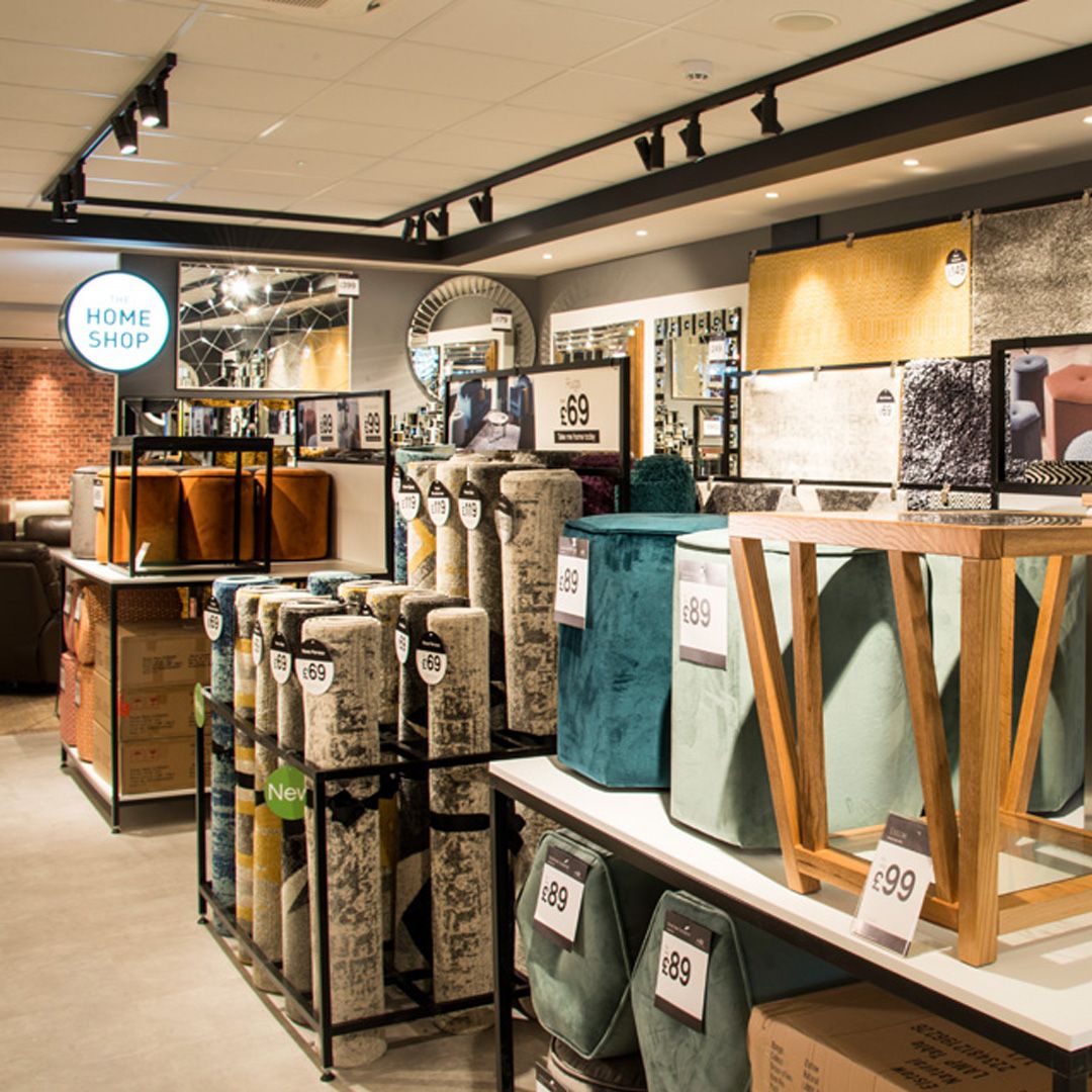 jeplus1's tweet image. The Home Shop designed by us for @Harveys
The homewares department was designed to be the final part of the store journey.  
After browsing all of the fantastic products on display, why not #completethelook with the #finishingtouches

#jeplus1 #signagedesigners #signagedesign