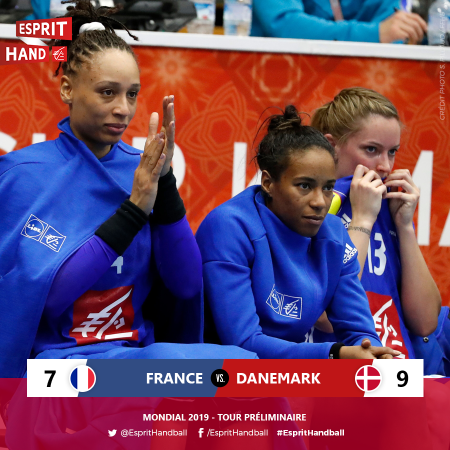 EspritHandball's tweet photo. #FRADAN 
C'est la mi-temps ! 
Comme annoncé, ce match entre les #FemmesDeTalent et les Danoises se joue sur la défense avec un beau de gardiennes ! 
Il reste 30' pour passer devant : ALLEZ LES BLEUES 💪 🇨🇵  
#EspritHandball https://t.co/r1qFBqICz9