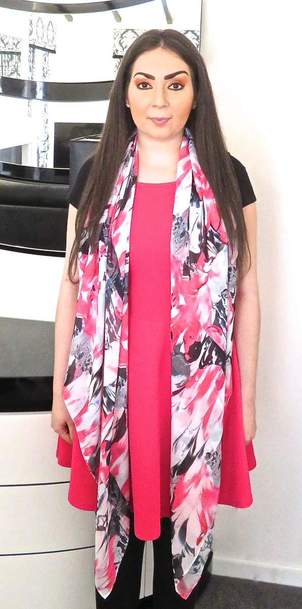 My pink scarf makes such a beautiful Christmas gift for mums, sisters, aunties, cousins &amp; best friends!💕It is really unique as it features my own original artwork!🎨🎄🎁Check it out right now in my Etsy shop! etsy.com/uk/listing/708… #scottishbloggers #fbloggers #ukbloggers