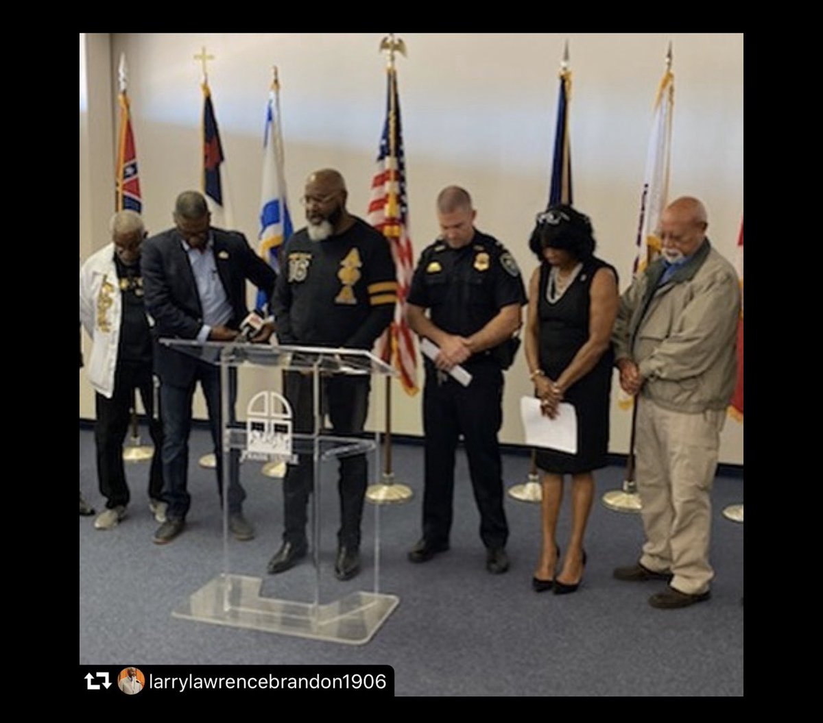 tyronnewalker's tweet photo. Salute to Brother @BishopLLBrandon & Delta Upsilon Lambda Chapter for leading & taking a stand against violence in their community. THIS IS #StrongAlphaLeadership #ProudAlphaMan https://t.co/DmbaTzW2uI
