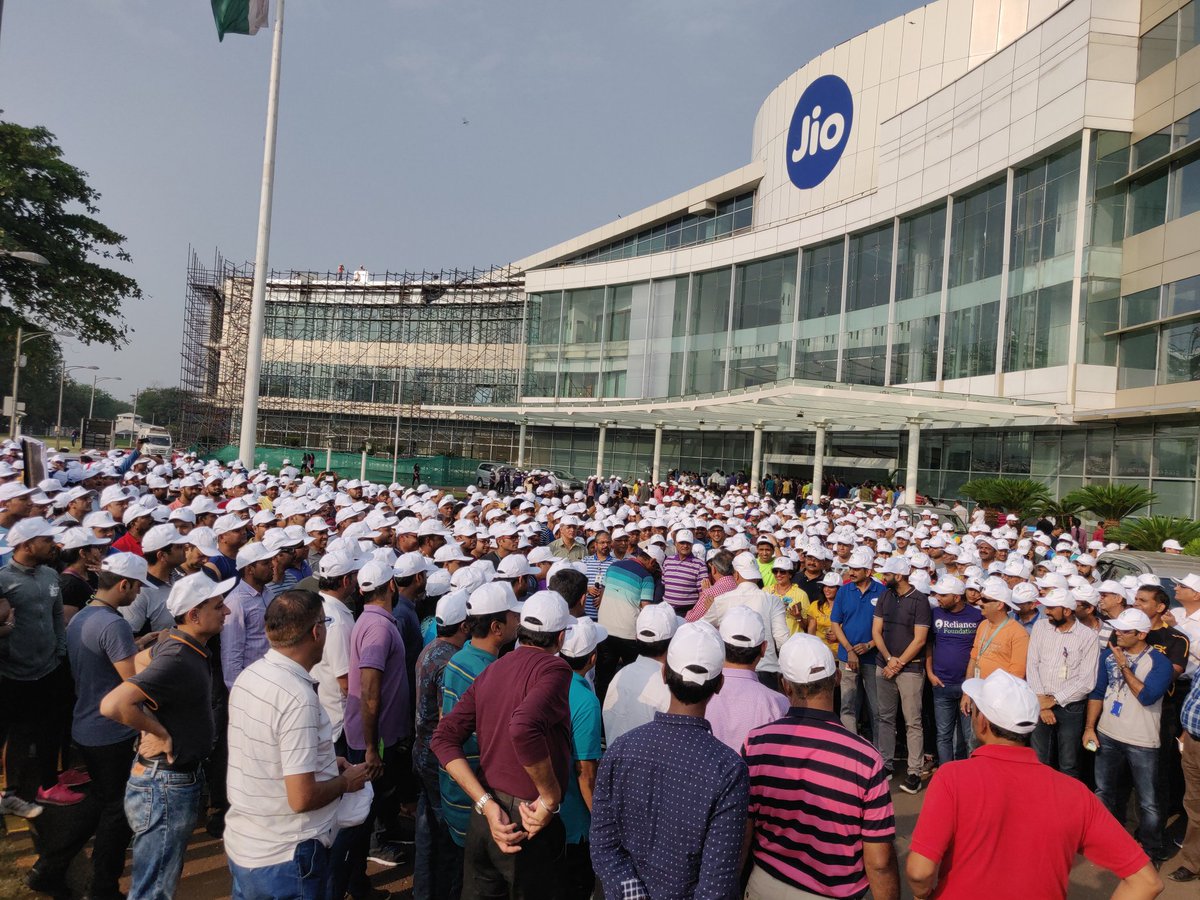 Shivendra_SCH's tweet photo. Walking 10k steps with thousands of colleagues for #RILWalkForHealth #RILWayOfLife https://t.co/ef3xdU9bLj