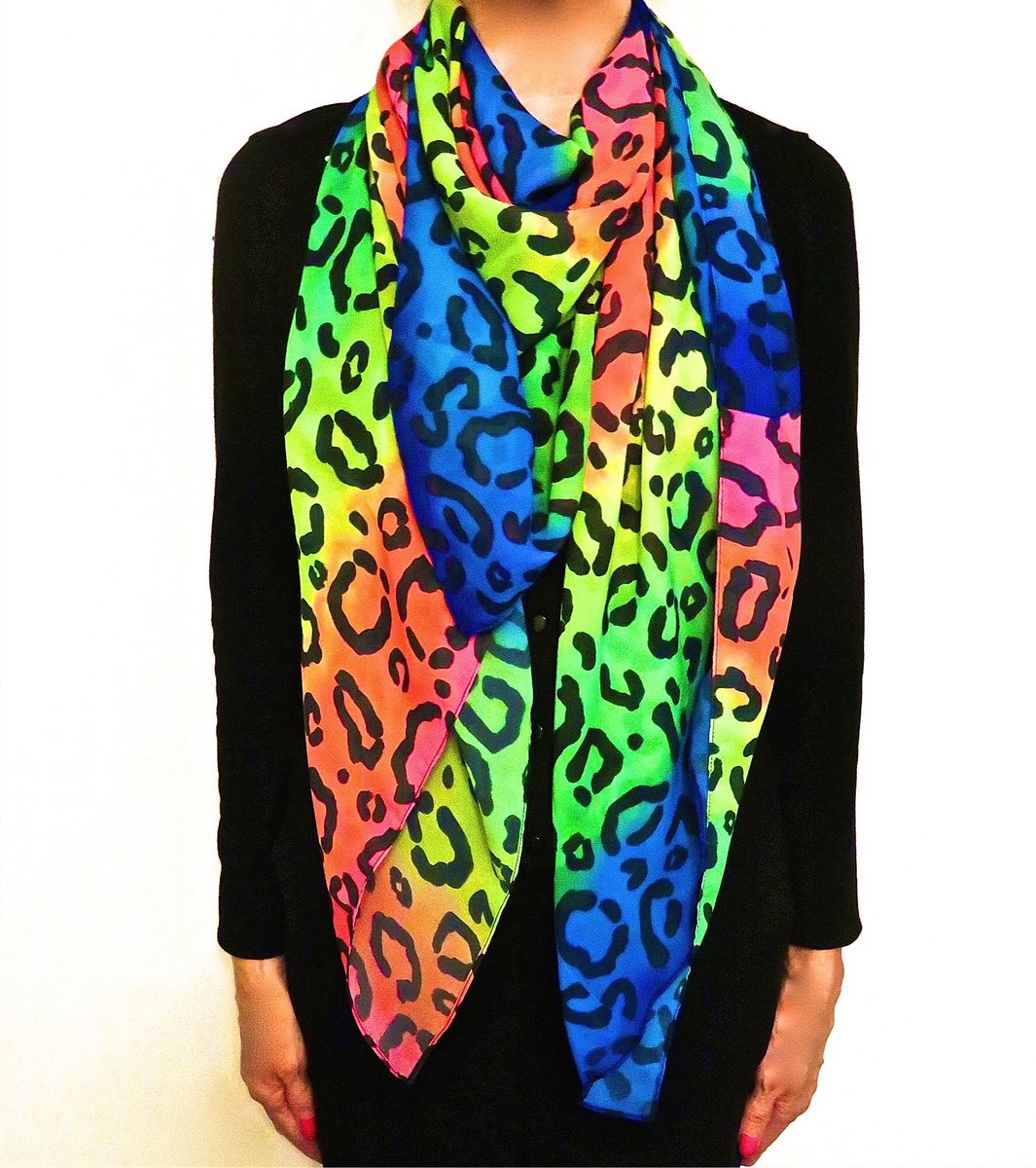I will always love the rainbow leopard scarf that I created!🌈It would make a really unique Christmas gift as it features my own original artwork!🎨🎄🎨Check it out in my Etsy shop now! etsy.com/uk/listing/629… #scottishbloggers #ukbloggers #fbloggers #bbloggers