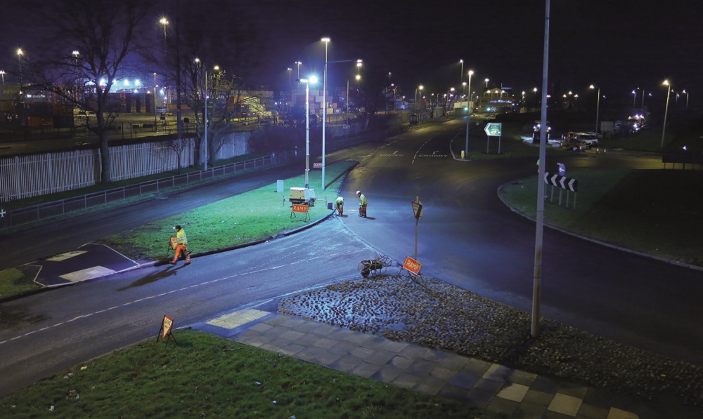 Miles ahead of the curve! Our SuperCurve range of high performance #asphalt is engineered to provide an enhanced surface course and withstand high-levels of traffic. Find out more about its 10mm polymer structure bit.ly/2RlbWie #racetrack #construction