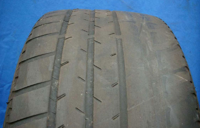 Tyresafe's tweet photo. Driving at this time of year can be stressful as you try to get everything done in order to have the perfect Christmas, but TyreSafe urges drivers to remain calm as not only is aggressive driving dangerous and bad for your health,  it can cause irregular wear on your tyres. https://t.co/TEH19cK8id