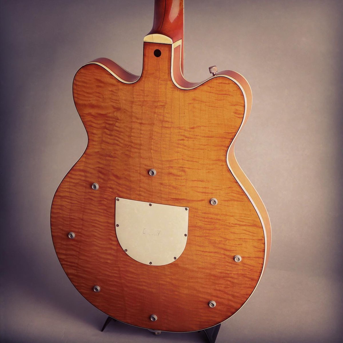 mikiame's tweet photo. Vintage GRETSCH !!ダブルカット変更初期の一本。良く鳴ります。
GRETSCH
1962 #6120 Chet Atkins
https://t.co/qbNaQ4YlIO
#gretschguitars #soundofhonor #outlawauthentic #powerandfidelity #guitar #guitarra #guitarrero #guitarist #mikigakki #三木楽器 #新着ギター https://t.co/OlwP9W8r3Q