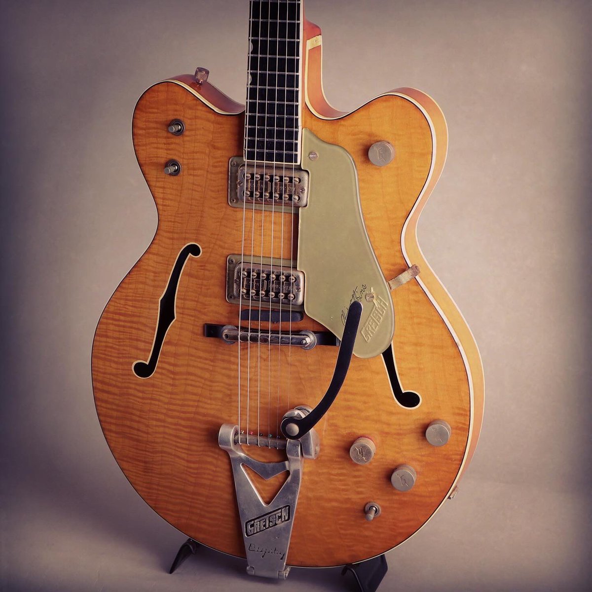 mikiame's tweet photo. Vintage GRETSCH !!ダブルカット変更初期の一本。良く鳴ります。
GRETSCH
1962 #6120 Chet Atkins
https://t.co/qbNaQ4YlIO
#gretschguitars #soundofhonor #outlawauthentic #powerandfidelity #guitar #guitarra #guitarrero #guitarist #mikigakki #三木楽器 #新着ギター https://t.co/OlwP9W8r3Q