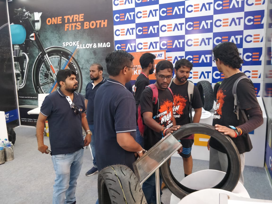 manojgjha's tweet photo. Check out CEAT’s futuristic innovative products including newly launched tubeless range of Gripp XL and Zoom X3 series.
@hvgoenka ji
'Superior control at High Speeds'
#IBW2019 #CEATWithIBW https://t.co/QO2RD5FXY7