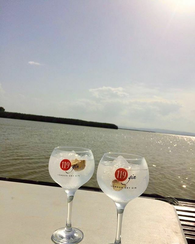 Una rodaja fina de jengibre !! Y a disfrutar de esos pequeños placeres de la vida #119gin .
.
. .
#gin #ginlovers #londondrygin #ginebra #premiumgin #castellorutadesabor #Benicàssim #TuMomentoPremium #España #Carmelitano #ginpremium  #ginspanish #bartender  #cocktails