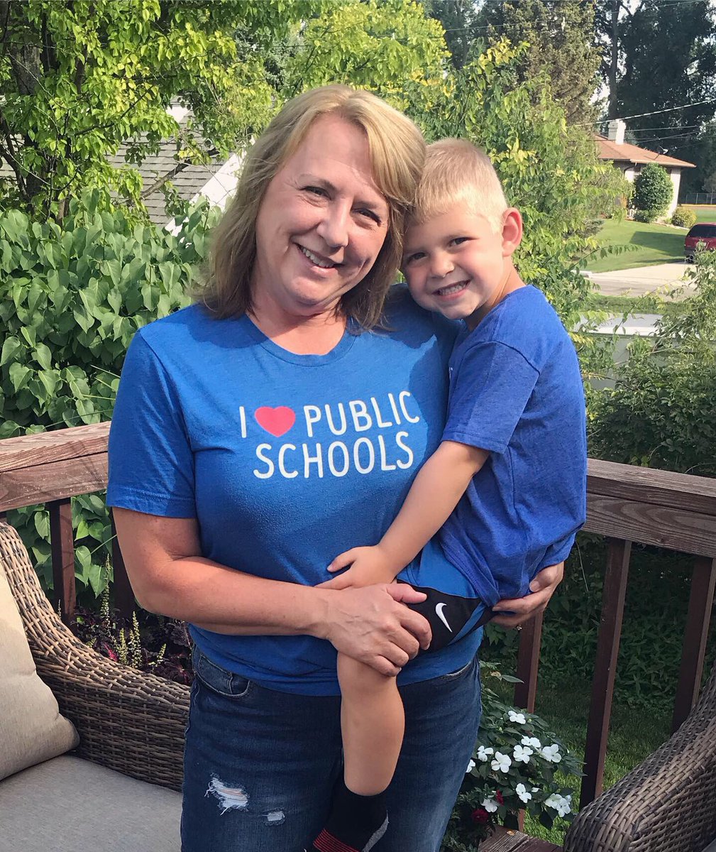 PegBelt's tweet photo. Feel the ❤️ Fridays! #welovepublicschools #ilovepublicschools #Bringbacksummerweather ☀️ https://t.co/sgYu2W23iG