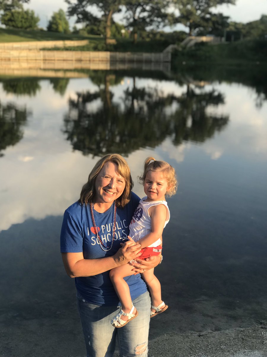PegBelt's tweet photo. Feel the ❤️ Fridays! #welovepublicschools #ilovepublicschools #Bringbacksummerweather ☀️ https://t.co/sgYu2W23iG