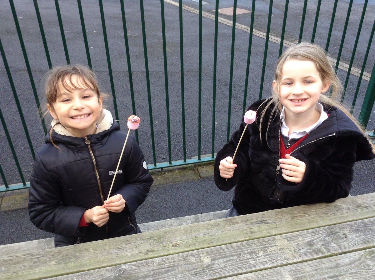 missblandfalla's tweet photo. We had an amazing morning toasting marshmallows, drinking hot chocolate and singing Christmas Carols with @boutdoorsltd @Miss_Carr_Falla @FallaParkSchool https://t.co/xClP9PzVEh