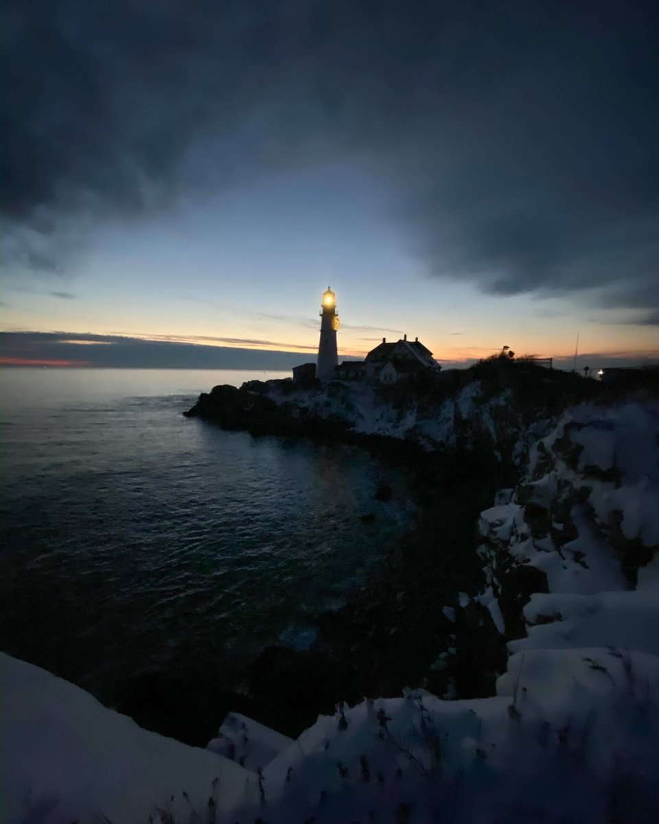 A beacon! #portlandheadlight #my207 #NEWSCENTERMaine #fortwilliams #Maine 📷: Karl Ramsdell