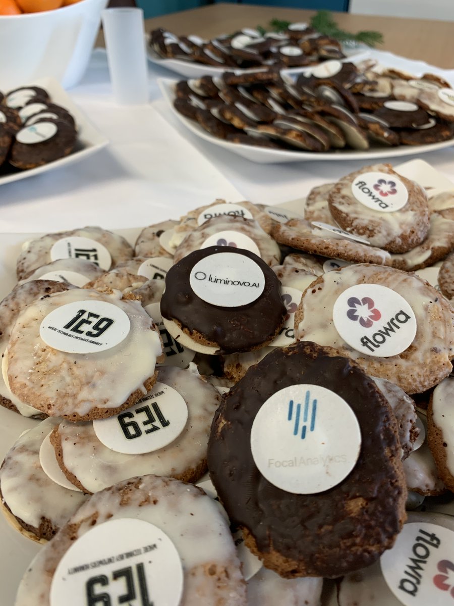 Luisante's tweet photo. Yay, gleich geht‘s los! Wir haben heute unser Innovator‘s Connect mit
• Innovations-Learnings aus anderen Branchen
• Workshops mit unserem #MLBatch6
• Demo Day von Batch #5
• und einer Nikolaus-Überraschung für (und mit) @fwhfreising und @schneiderblm im @MediaLabBayern! 🙌 https://t.co/RXrHRMojcv