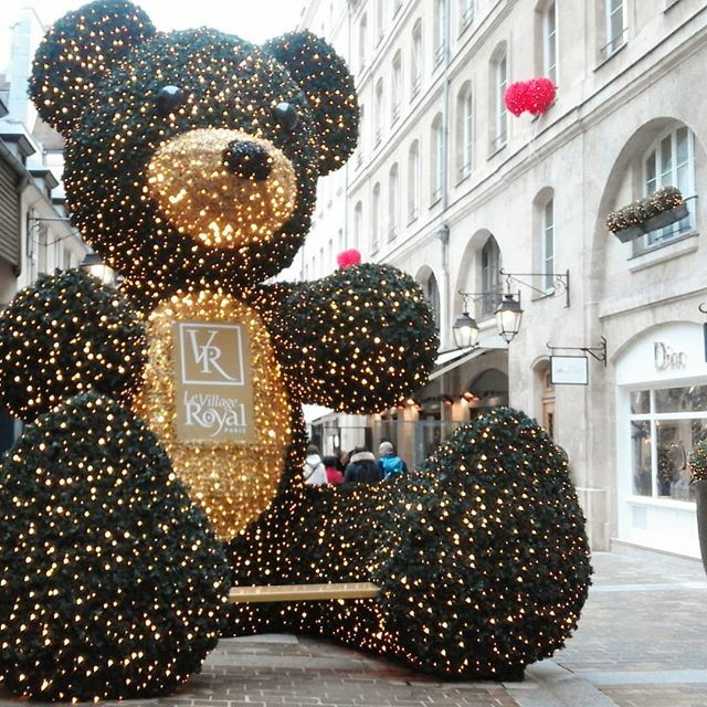 #christmas #bear at the Village Royal near Madeleine square

#paris #picoftheday #privatetour #travel #luxurytravel #vacation #francevacation #travelblogger #travelblog #traveladdict #travelfr #travelling #travelphotography #tlpicks #cntraveler #parisjet… ift.tt/2rjd7UA