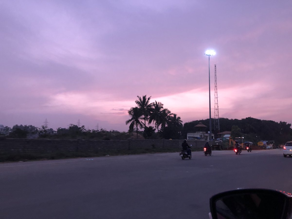 vrundavs's tweet image. Home...almost!
#niceroad
#bangalore