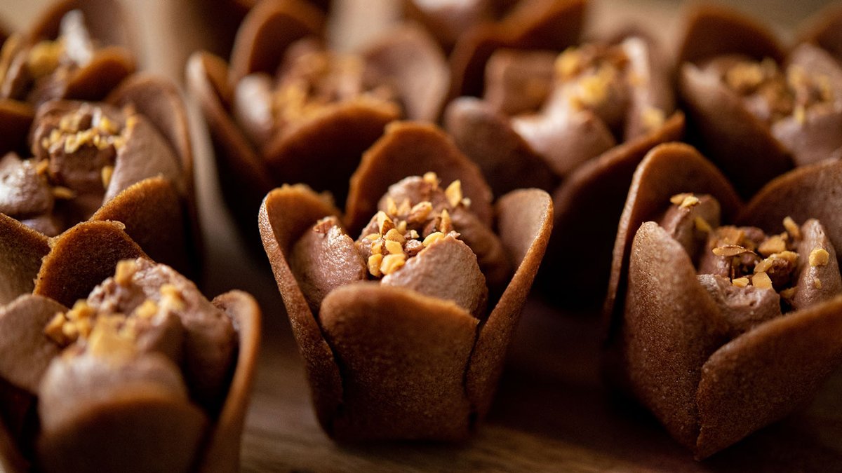 Chocolate Cacao チョコレートカカオ Seijin A Twitter 有名店のオマージュ 手作りチューリップローズ ショコラの作り方 Handmade Tulip Rose Chocolate Youtube動画 T Co Ry7sijfj6n Youtube Youtuber Chocolat チョコレート Sweets Howtomake 料理